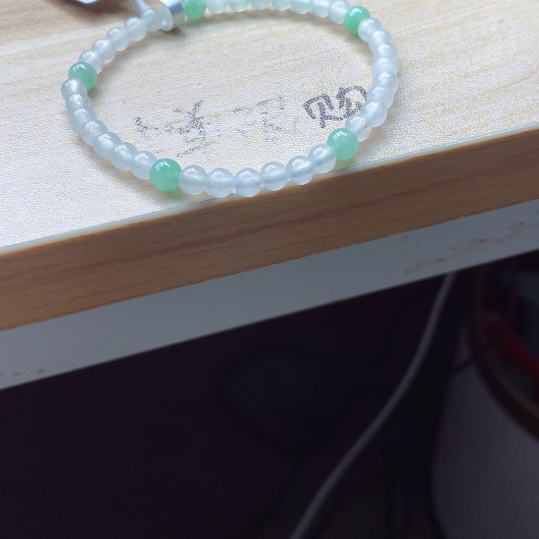 翡翠颈饰未镶嵌吊坠