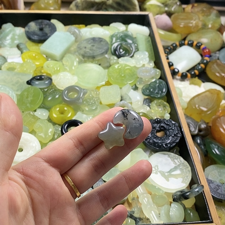 蛇纹石玉合金颈饰