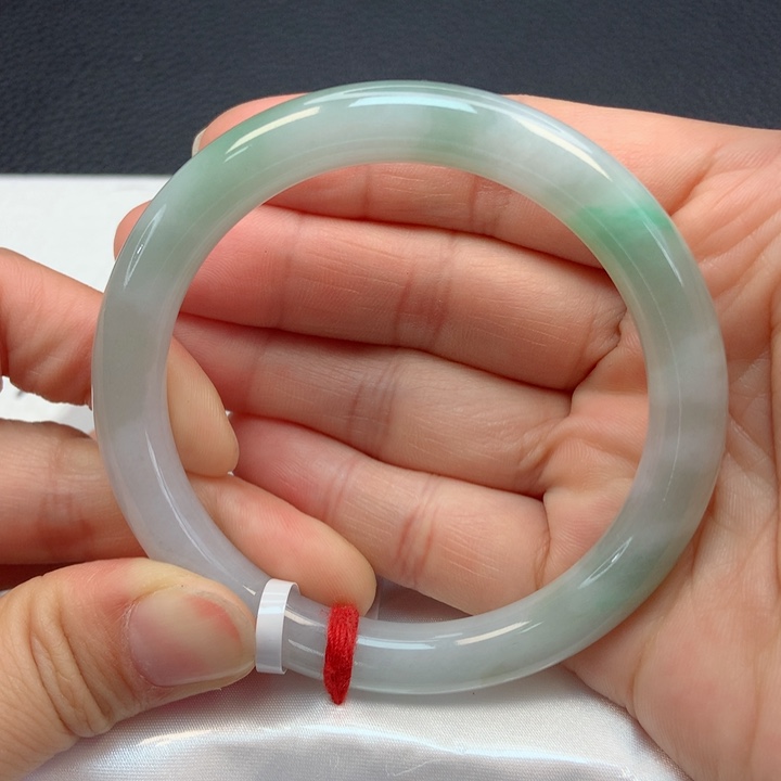 翡翠手镯未镶嵌57圈