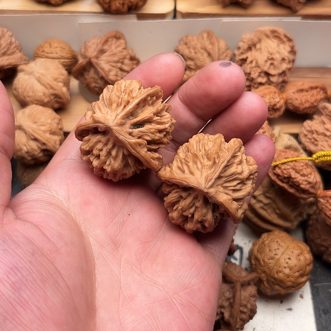 黑***亚文玩核桃吊坠三愣