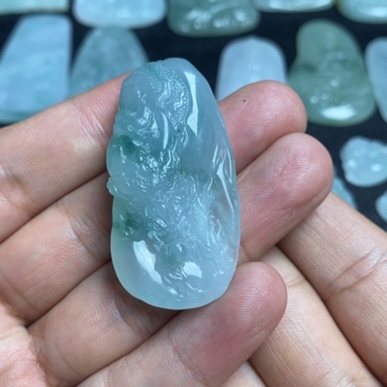 翡翠未镶嵌吊坠(赠链)