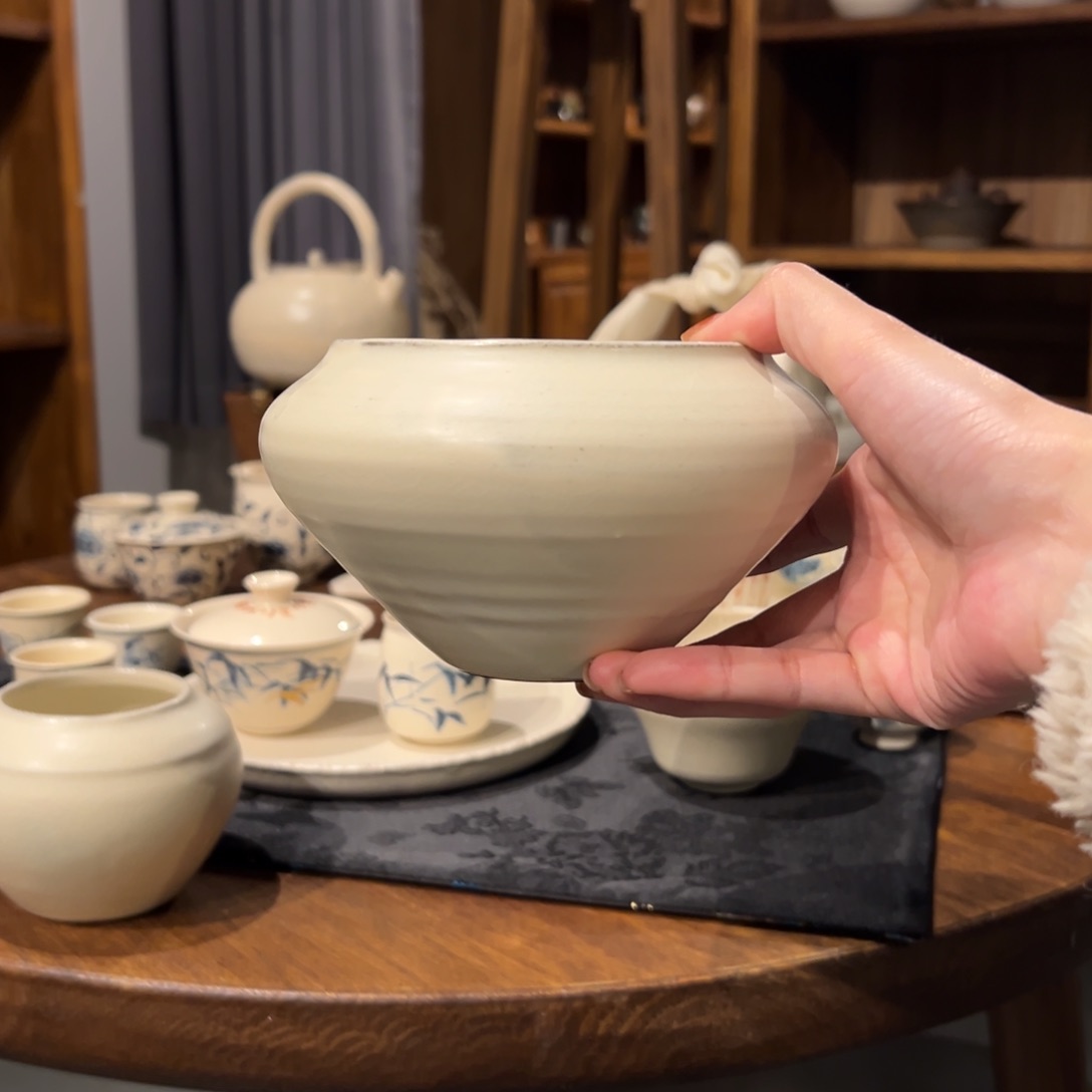 摆件陶瓷。    陶瓷。    