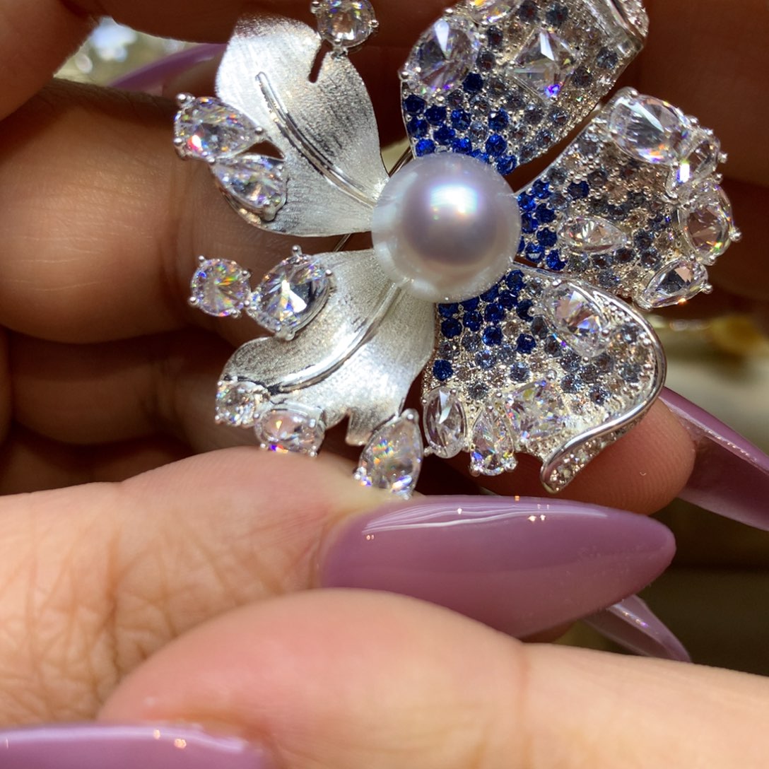 未镶嵌胸饰海水珍珠