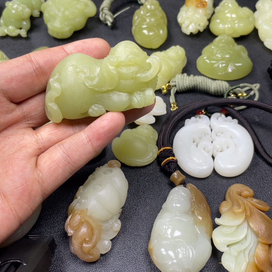 和田玉未镶嵌颈饰