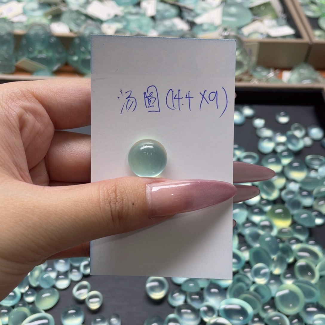 汤***圆蛇纹石玉未镶嵌颈饰