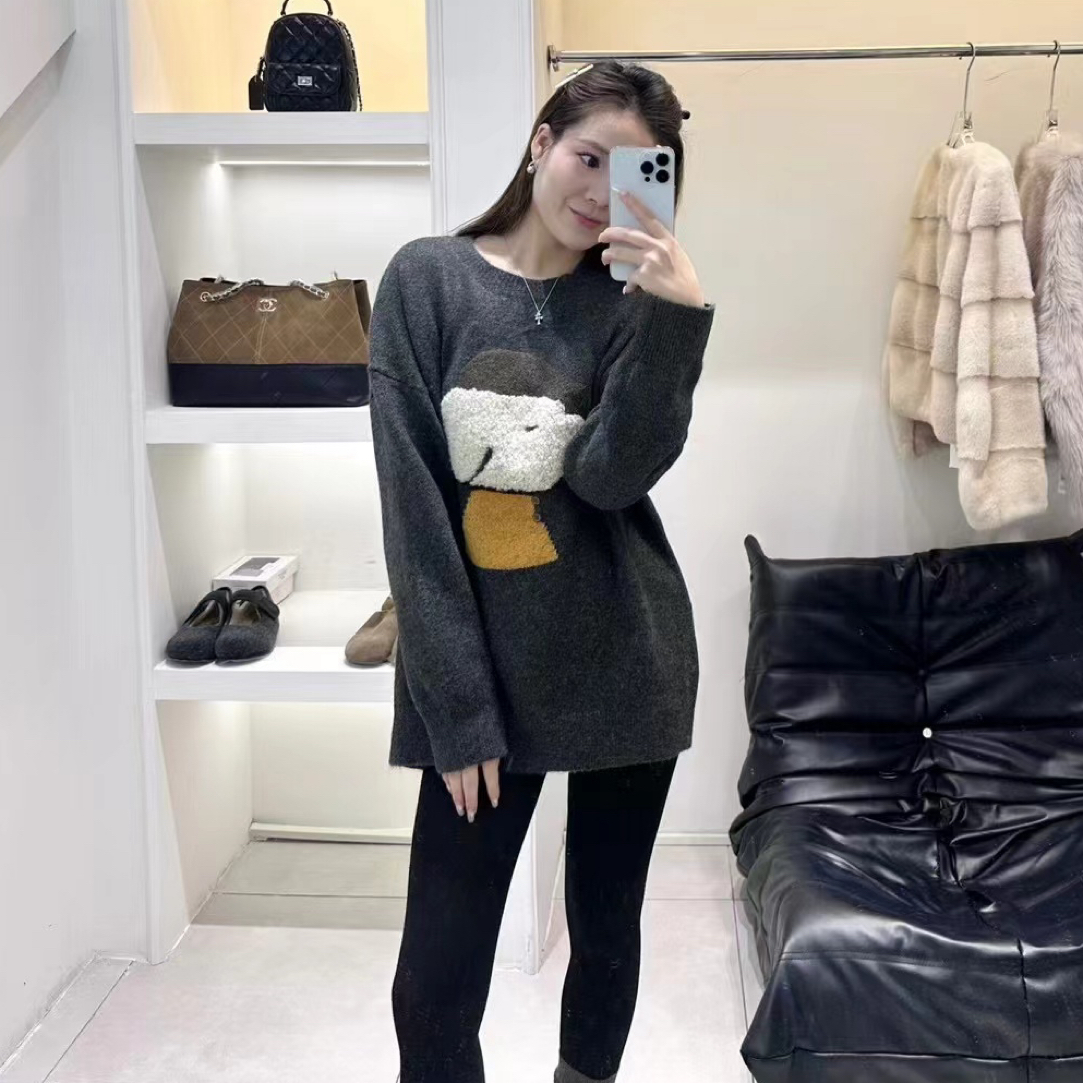 慵懒风卡通小狗圆领毛衣631