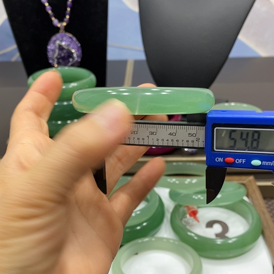 石英岩玉未镶嵌颈饰