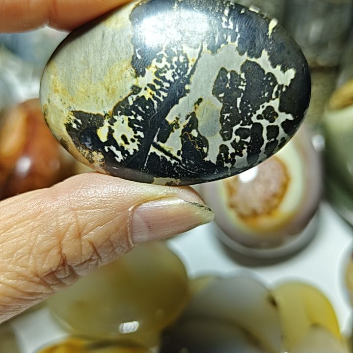 玛瑙/玉髓未镶嵌珠宝奇石