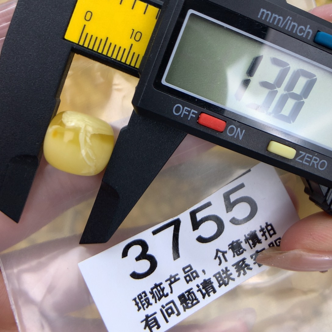 未镶嵌琥珀珠宝奇石