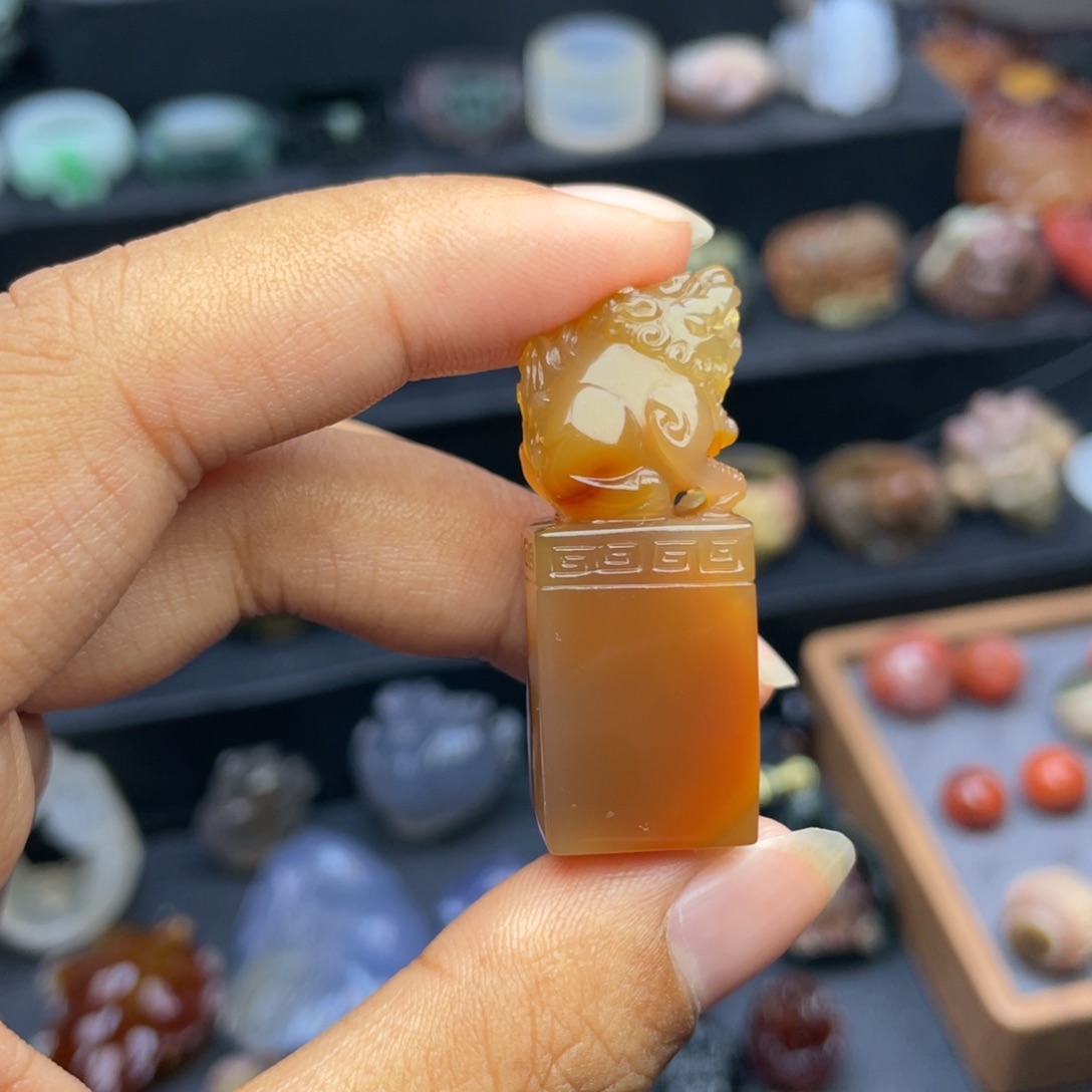 定制石英质玉未镶嵌手工雕刻唐狮印章