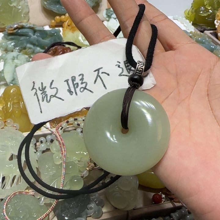 蛇纹石玉吊坠未镶嵌