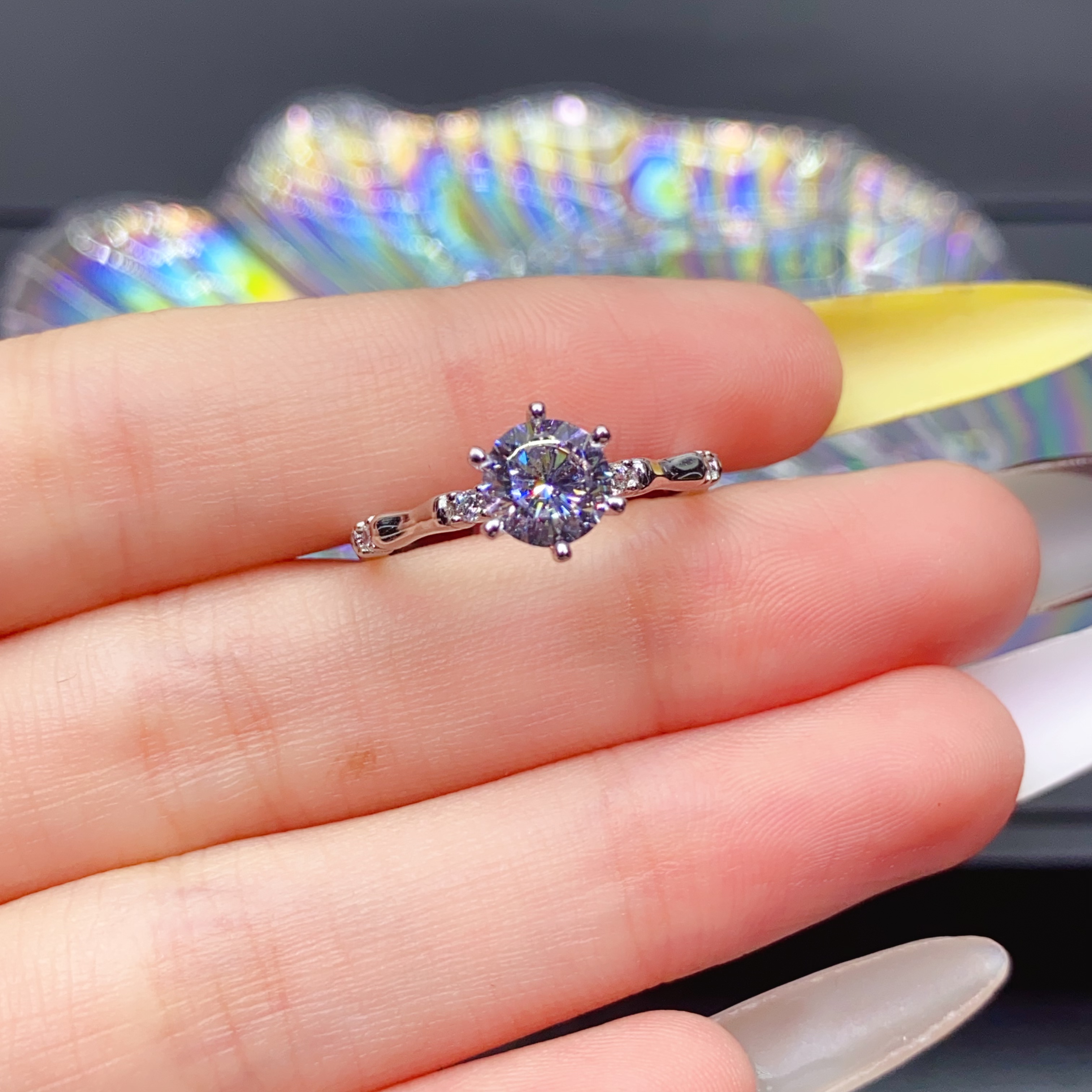 925银莫桑石戒指 银制品【竹节手捧花】1克拉莫桑时尚银戒指