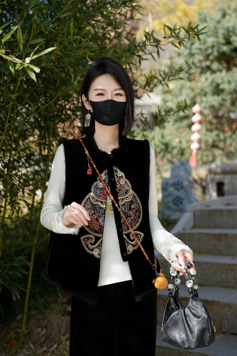沁绣 新款国风桑蚕丝加厚白鹅绒圆领水貂毛百搭马甲 ZR-2581