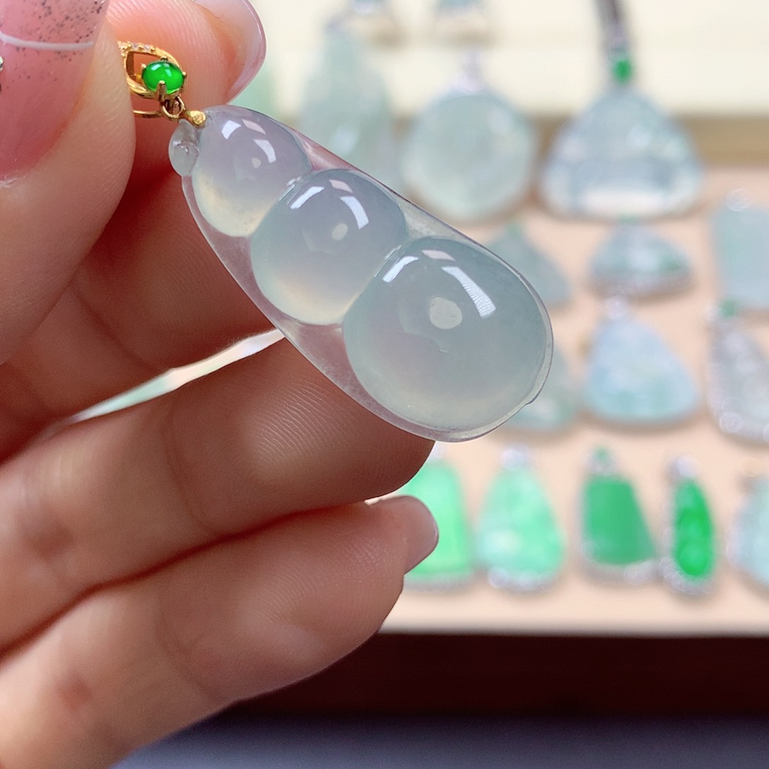 翡翠颈饰18K金镶嵌翡翠