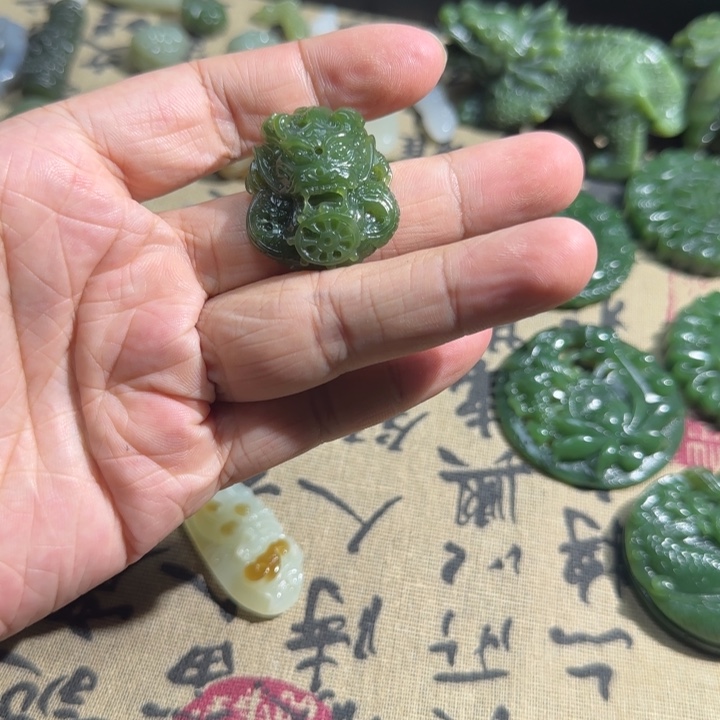 颈饰未镶嵌和田玉