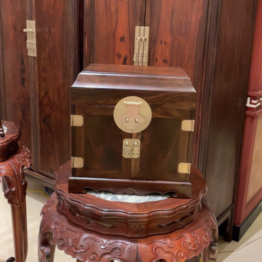 红酸枝木类成套家具
