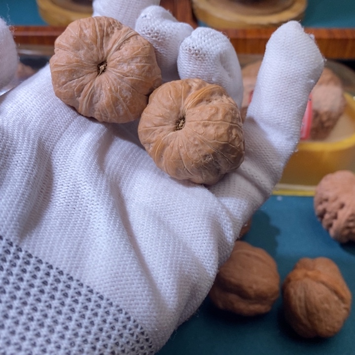 文玩核桃吊坠卖*翁玉蟾