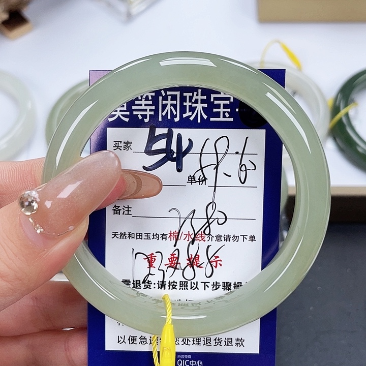 和田玉手镯未镶嵌腾*