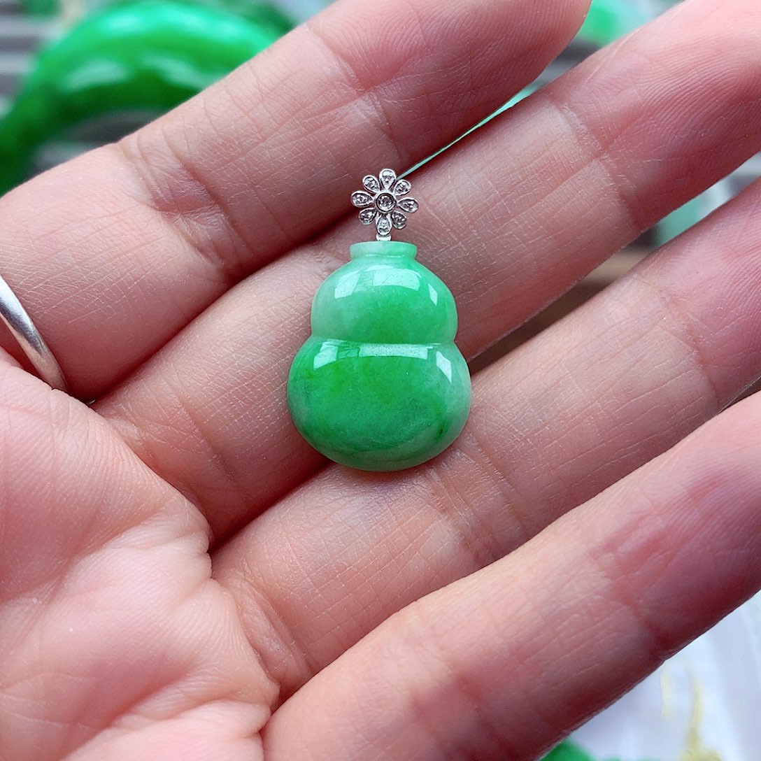 翡翠颈饰18K金镶嵌翡翠