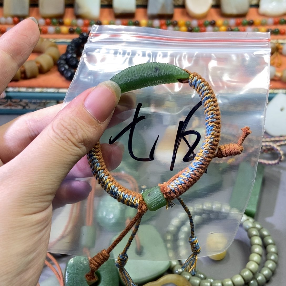 和田玉颈饰未镶嵌七**枫