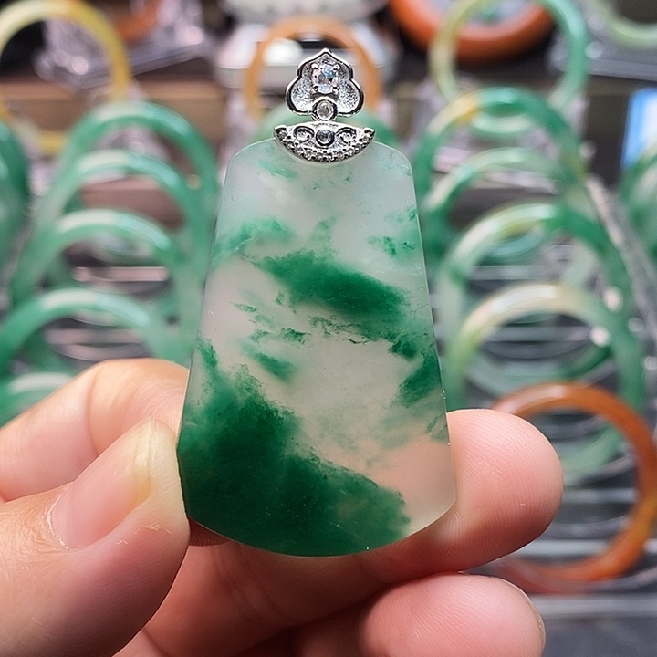 石英质玉颈饰未镶嵌