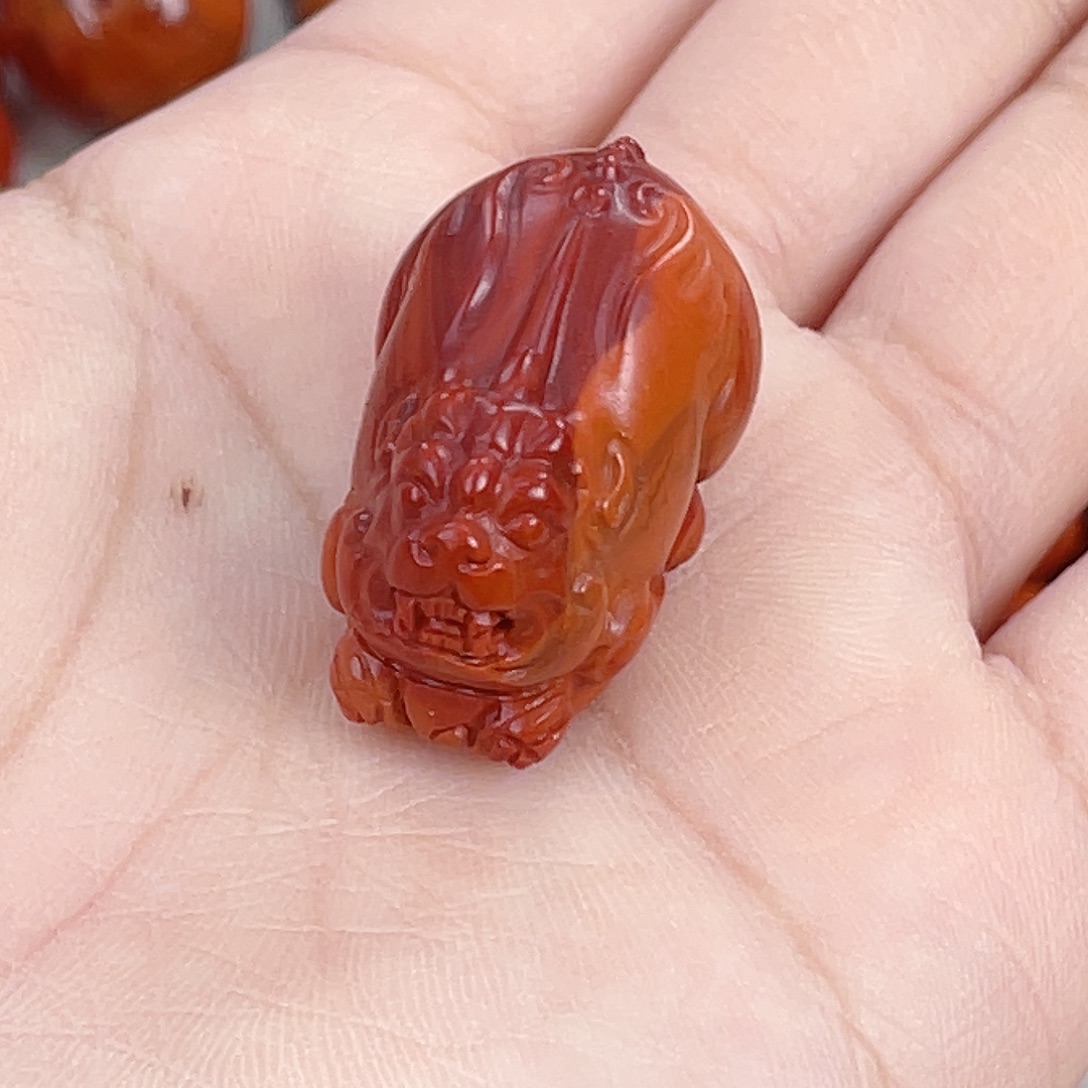 南红玛瑙未镶嵌瓦西锦红双色貔貅