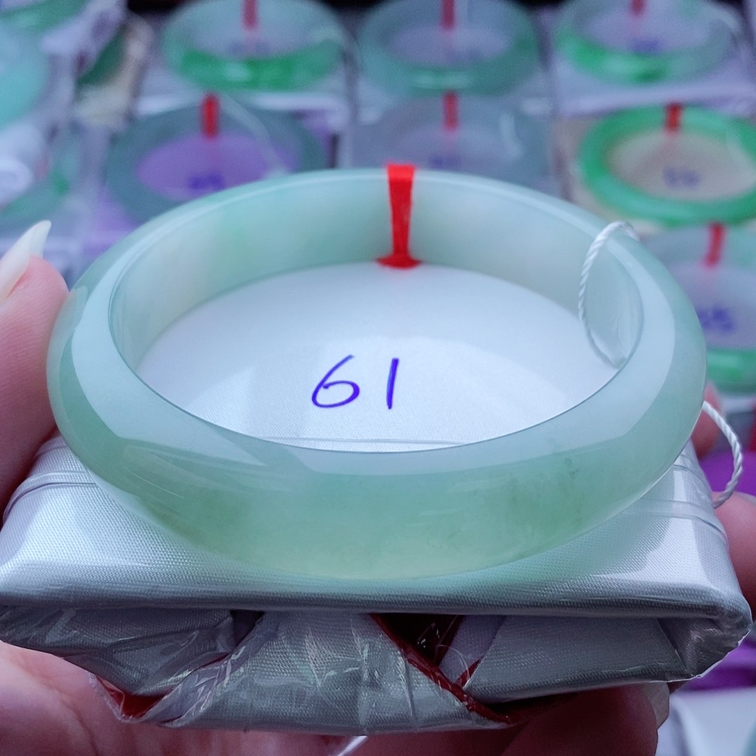 翡翠手镯（圆镯）未镶嵌0752灵动飘逸意境冰透冰胶起光