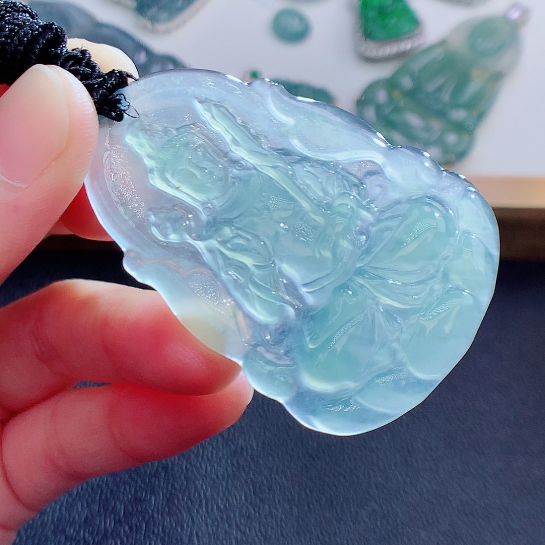 翡翠挂件未镶嵌翡翠