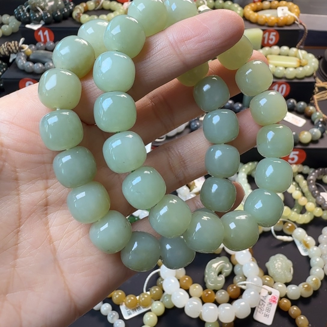 和田玉未镶嵌手链包容结构