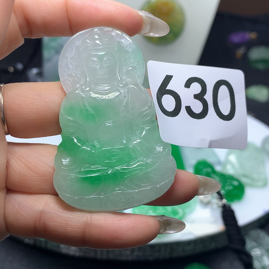 翡翠吊坠(赠链)未镶嵌