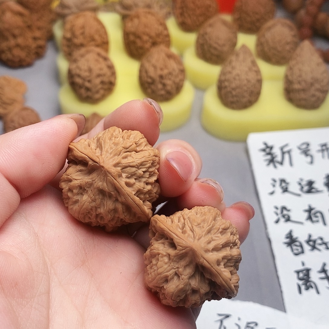 小***律文玩核桃吊坠野核