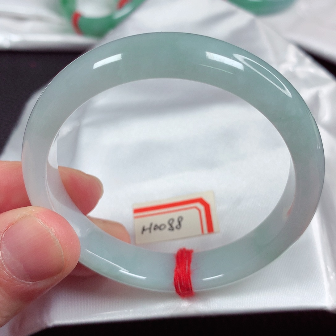 翡翠手镯未镶嵌天然翡翠手镯