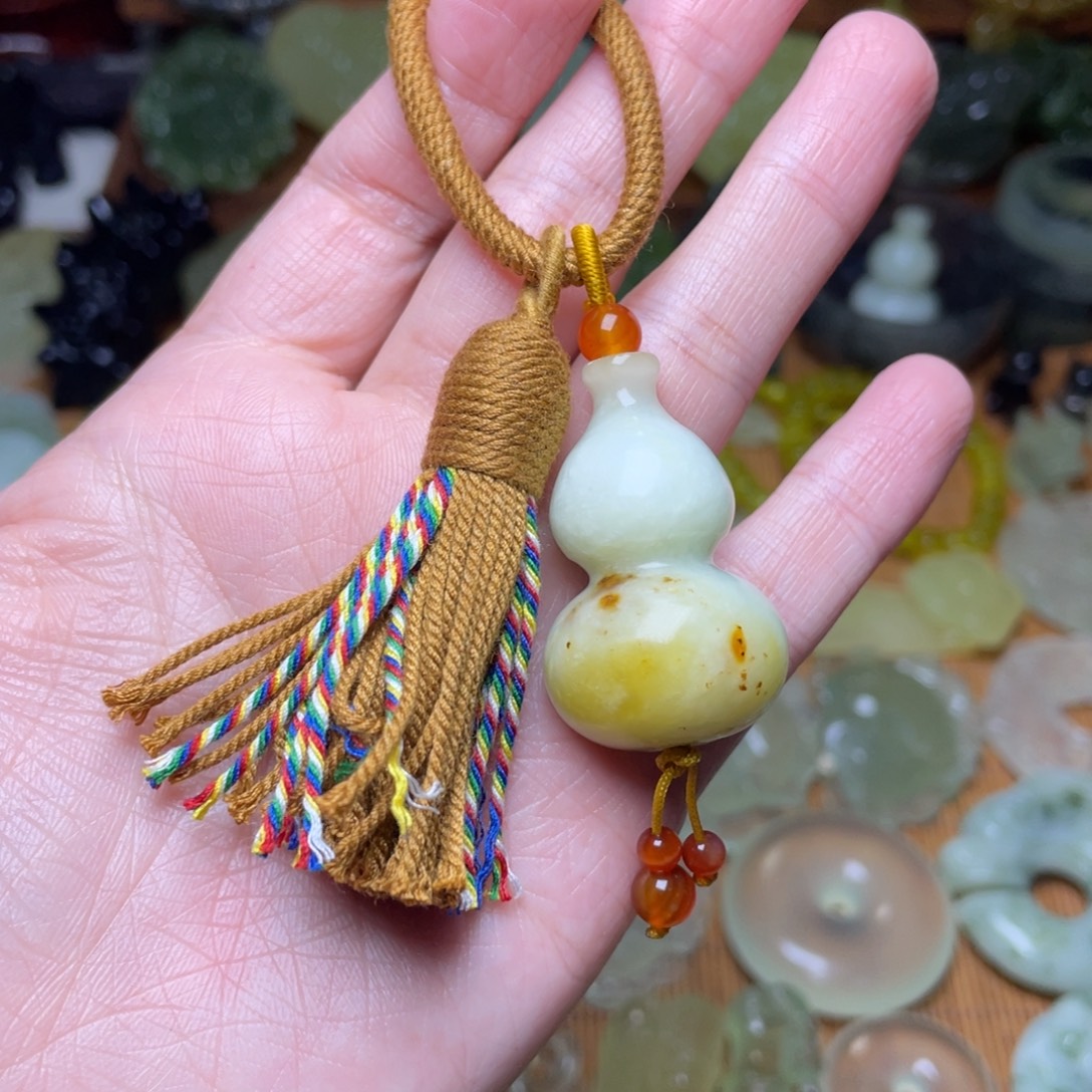 蛇纹石玉未镶嵌包挂