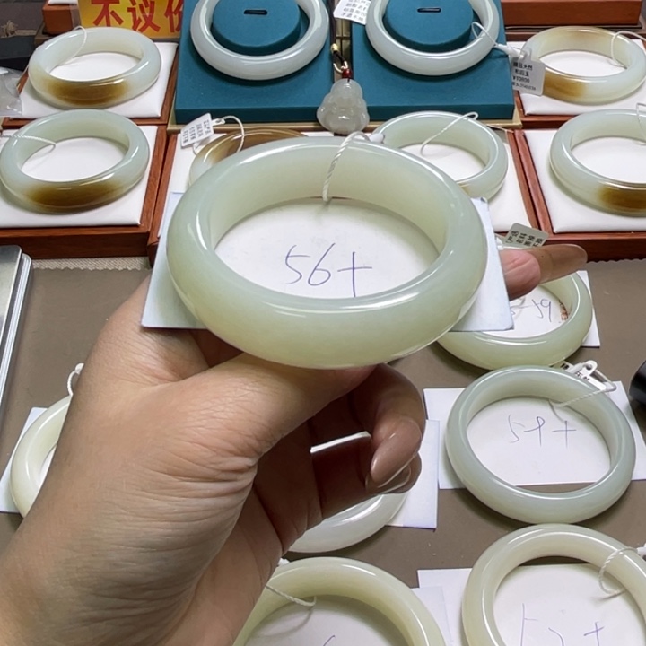 和田玉未镶嵌手镯