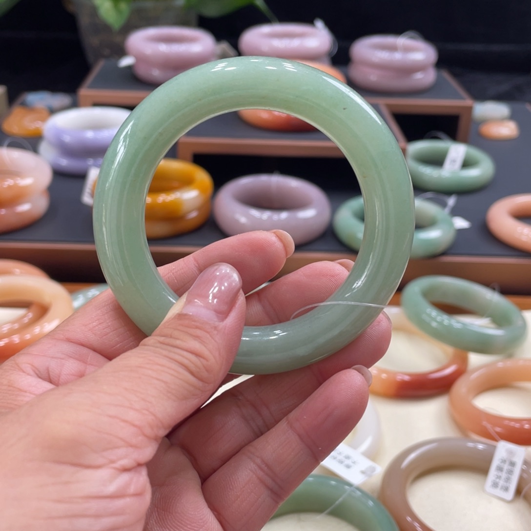 石英岩玉手镯未镶嵌