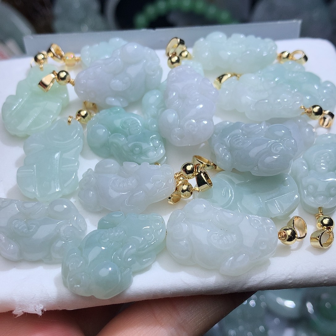 翡翠未镶嵌颈饰多样性发1个