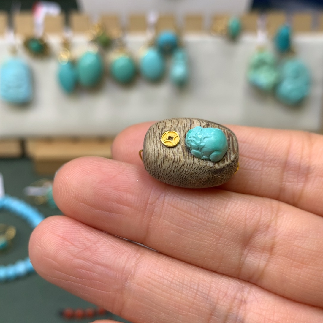 绿松石配饰未镶嵌