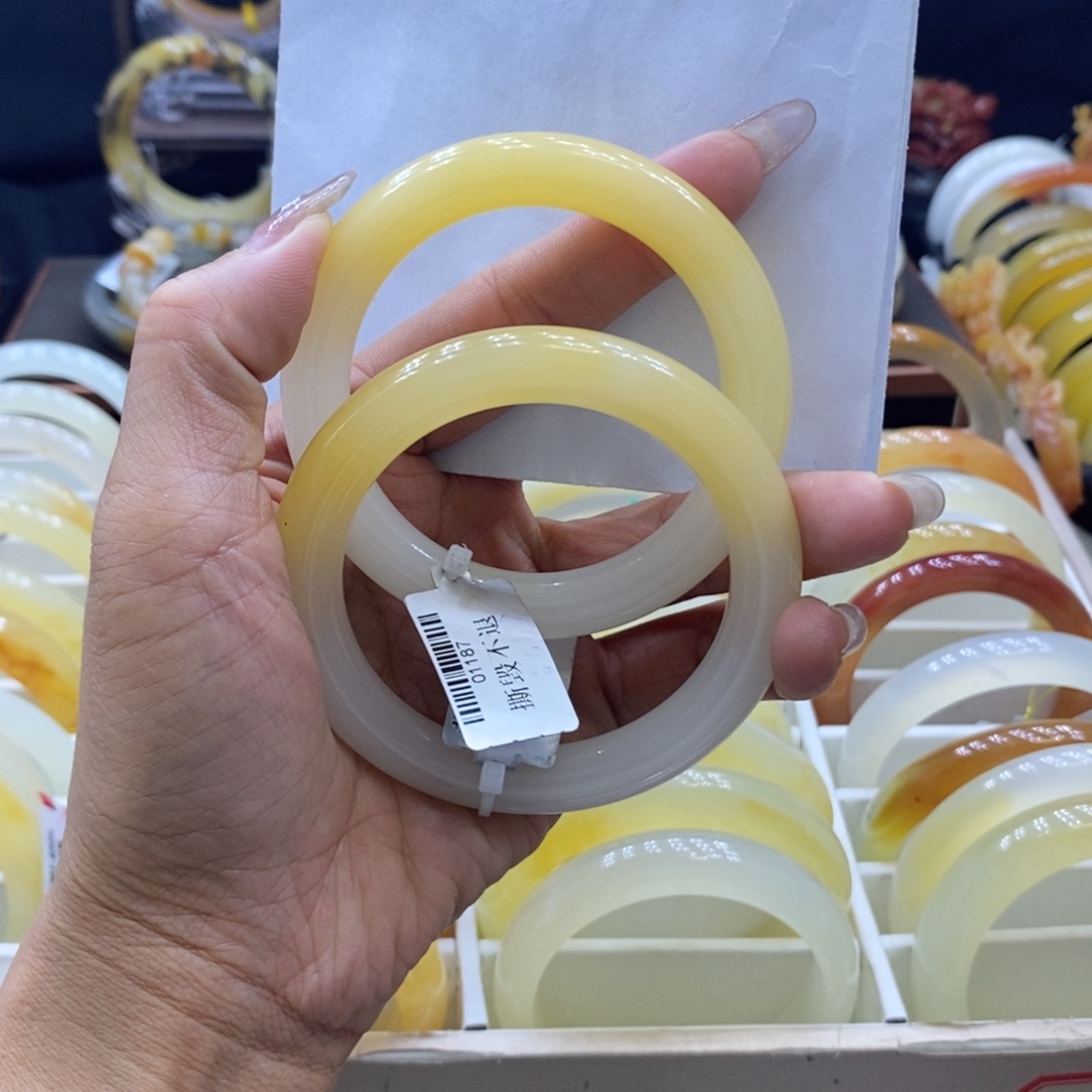 广***发石英质玉（黄龙玉）未镶嵌手镯阳阳