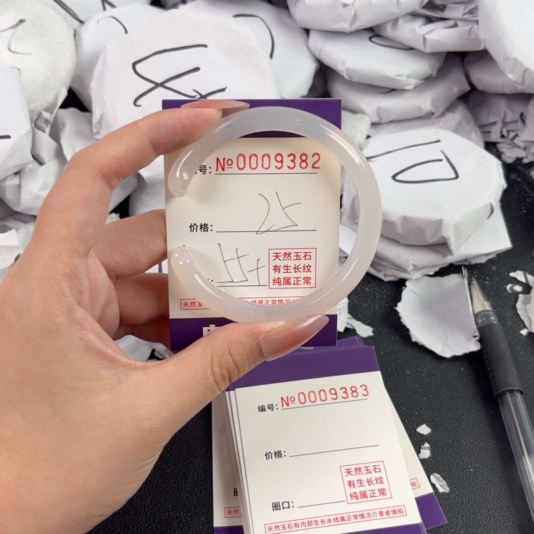 玛瑙/玉髓手镯未镶嵌9382