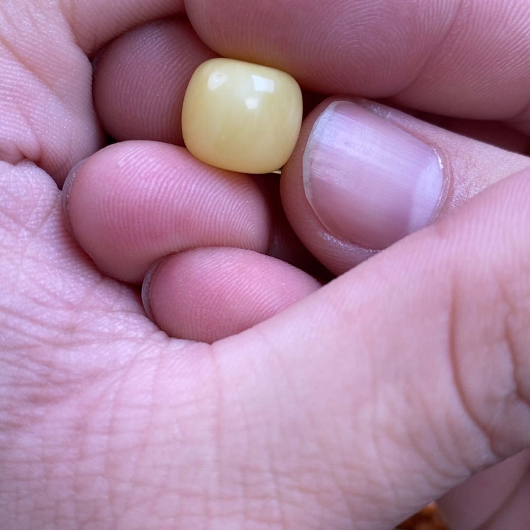 蜜蜡裸石未镶嵌灰**迹