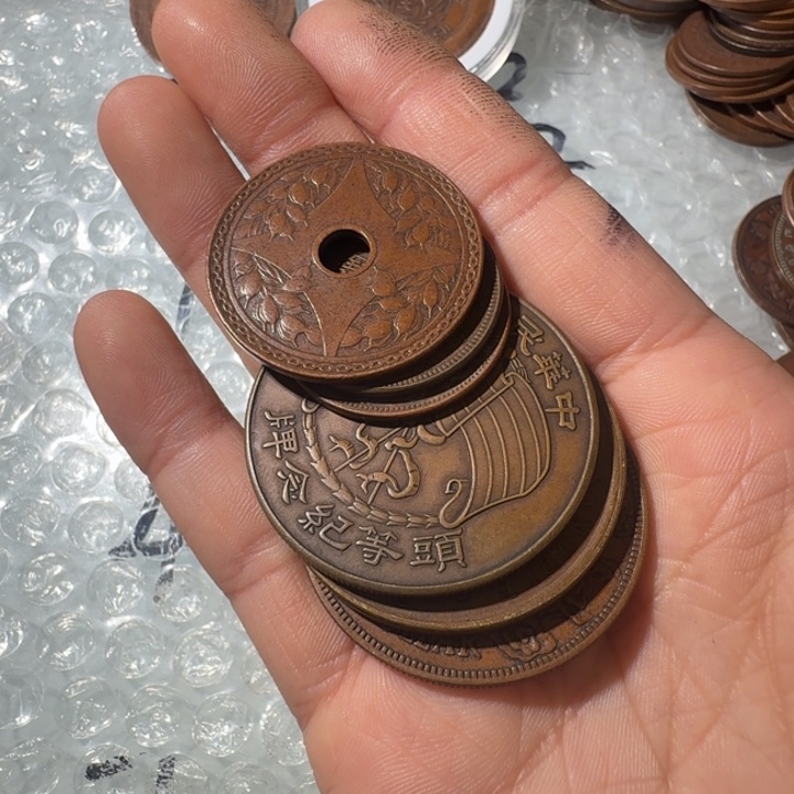 嗨***上五枚送一枚工艺制品铜币摆件