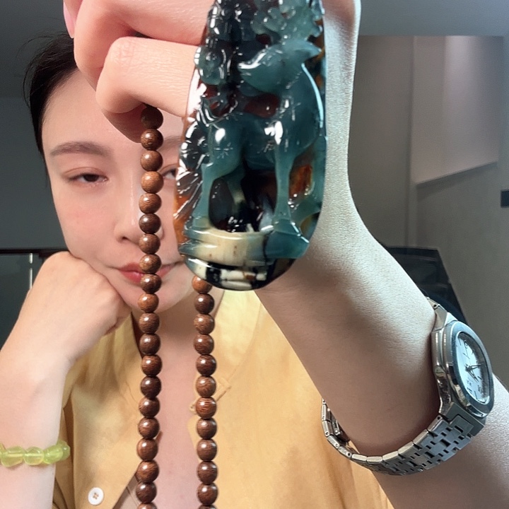 1***姐未镶嵌蛇纹石玉颈饰