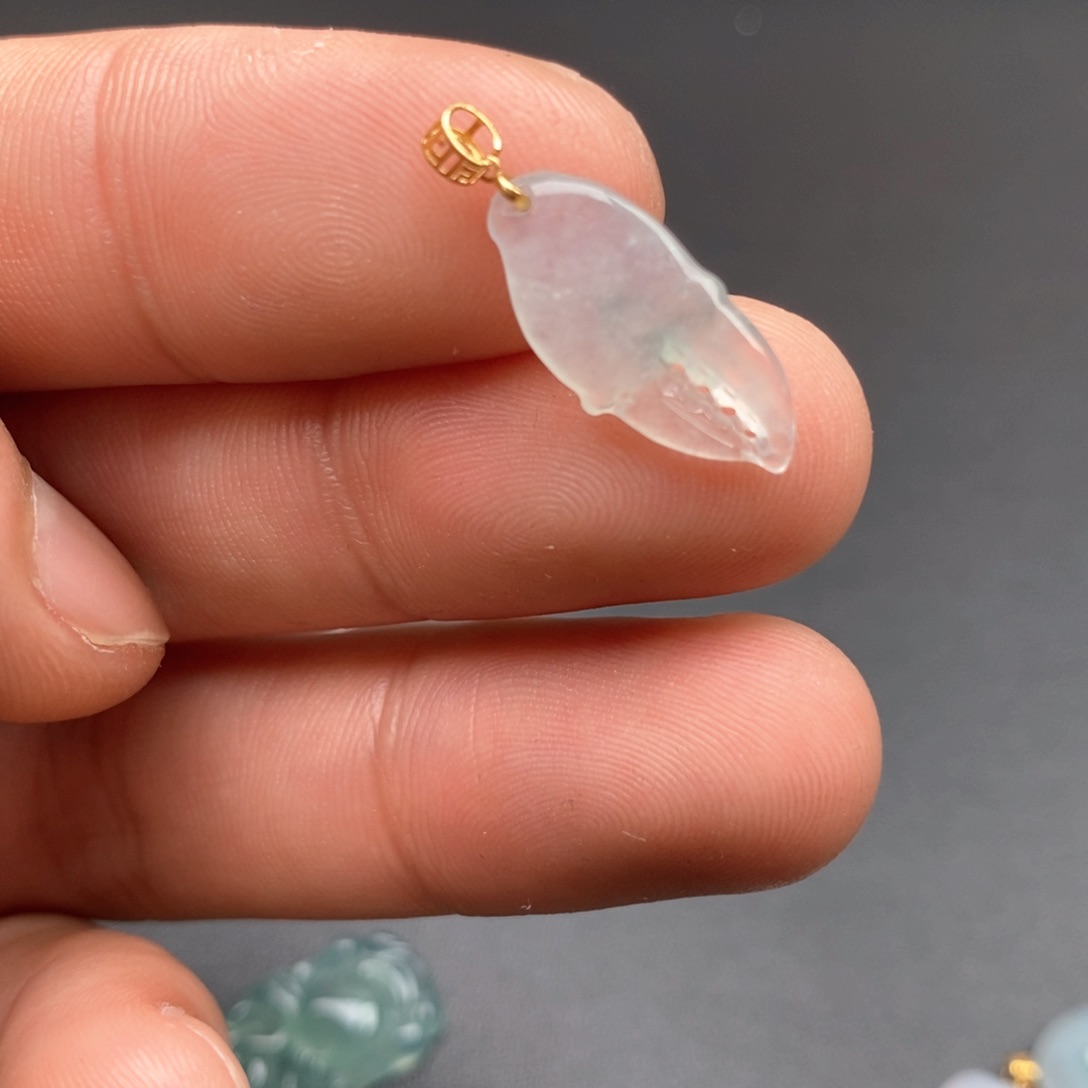 颈饰18K金镶嵌翡翠