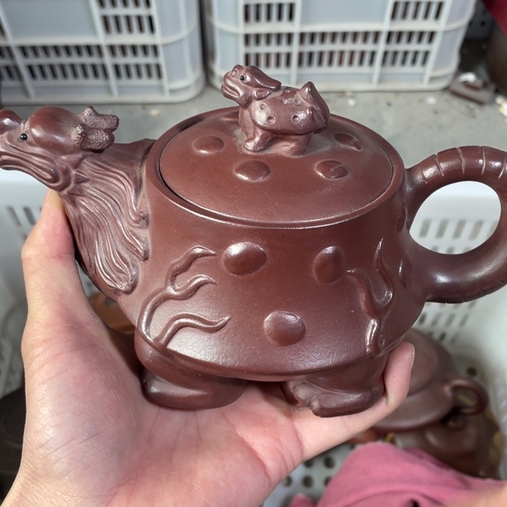 老厂紫砂壶一件。