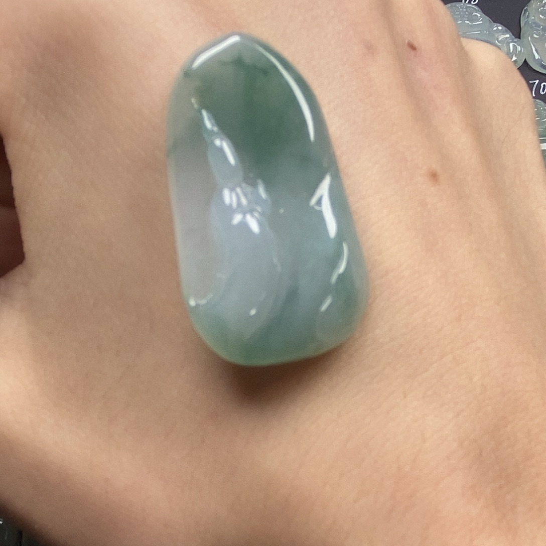 翡翠未镶嵌颈饰悟道