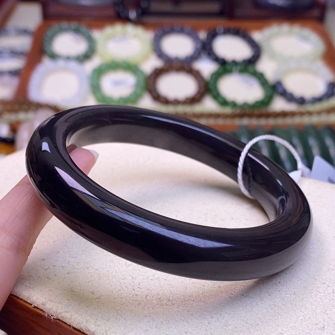 颈饰未镶嵌和田玉帝王紫59烟紫手镯收藏级