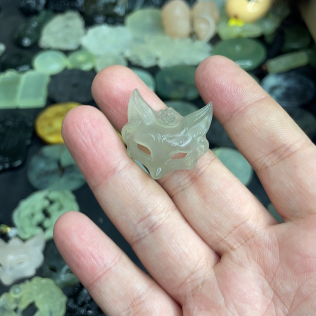 五***联岫玉未镶嵌颈饰狐狸