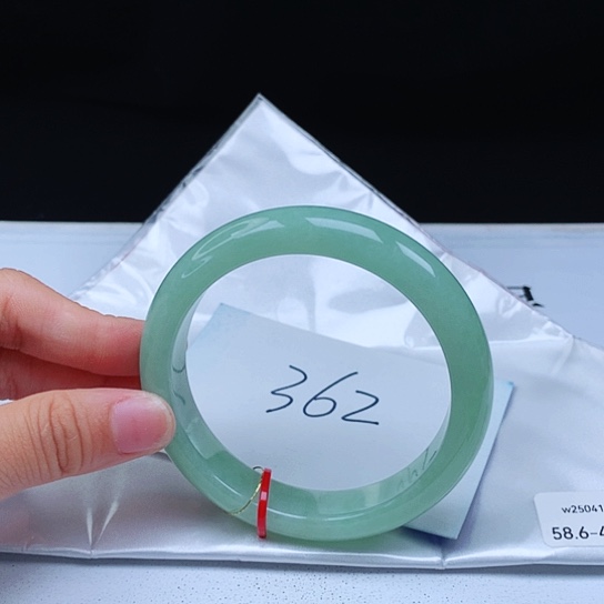 翡翠手镯未镶嵌58+正圈