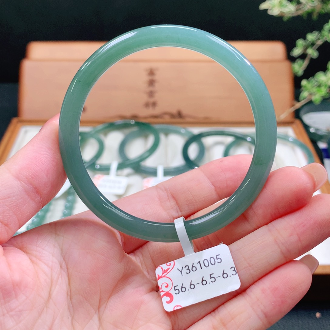 翡翠未镶嵌手镯天然