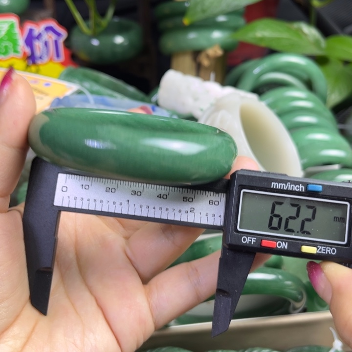 西***北石英质玉未镶嵌手镯